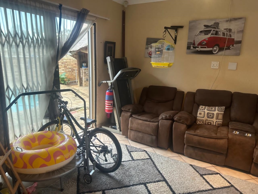 5 Bedroom Property for Sale in Waterval East North West